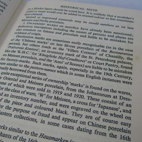Handbook of pottery and porcelain marks - JP Cushion and WB Honey