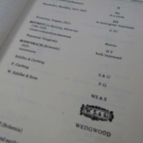 Handbook of pottery and porcelain marks - JP Cushion and WB Honey