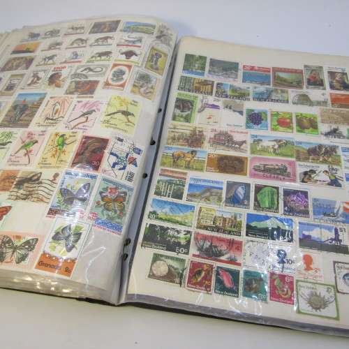 Thematic stamp collection with about 400 stamps - glued to paper
