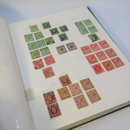 Stamp album with about 700 stamps Early Great Britain and Ireland - Also many others very good lot