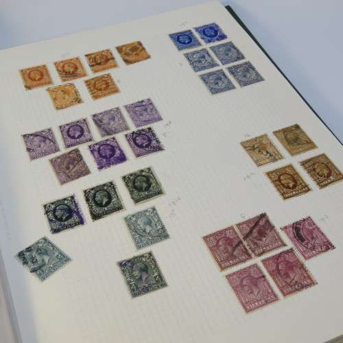 Stamp album with about 700 stamps Early Great Britain and Ireland - Also many others very good lot