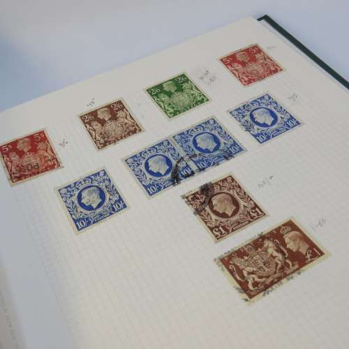 Stamp album with about 700 stamps Early Great Britain and Ireland - Also many others very good lot