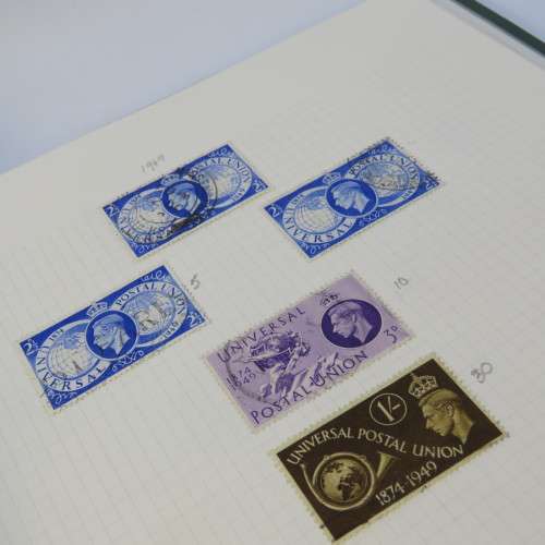 Stamp album with about 700 stamps Early Great Britain and Ireland - Also many others very good lot