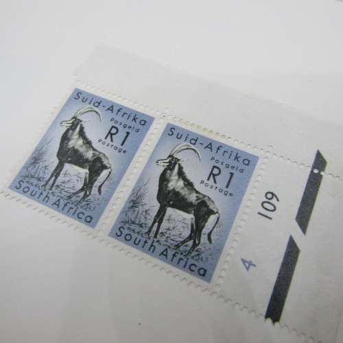 Album with over 1500+ excellent stamps Netherlands, Canada etc. - scarce and mint stamps