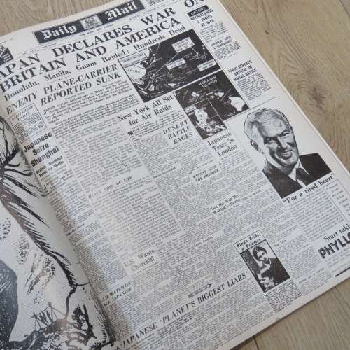 WW2 War Despatches - From the Daily Mail - Issued 1977 - Size 39,5 x 28,5 cm