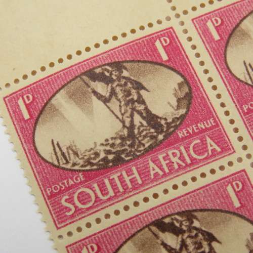 SACC 107 Victory issue 1d stamps - Block of 4 - Top left stamp with dark dot on the R of Africa