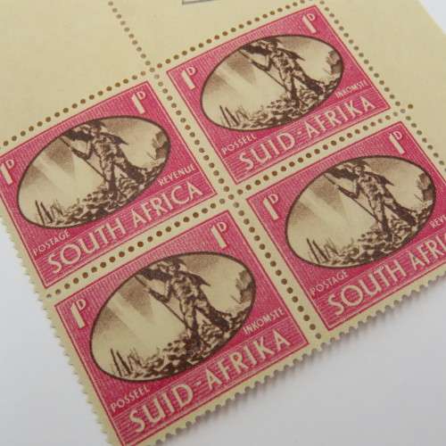 SACC 107 Victory issue 1d stamps - Block of 4 - Top left stamp with dark dot on the R of Africa