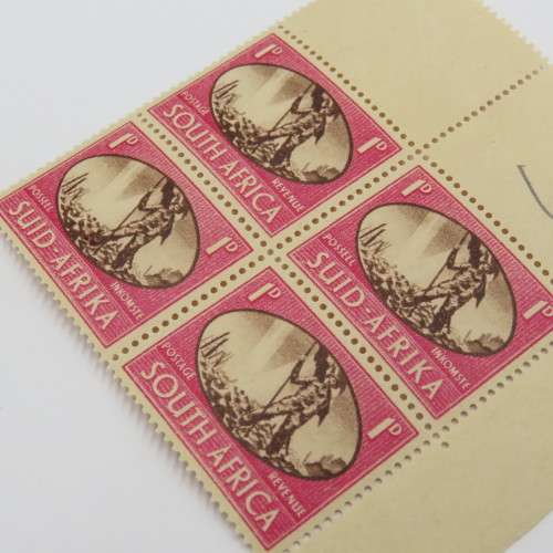 SACC 107 Victory issue 1d stamps - Block of 4 - Top left stamp with dark dot on the R of Africa