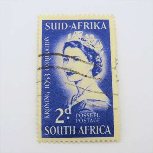 SACC 142 Queen Elizabeth 2d white dot to left of chin - Plus black dots on neck
