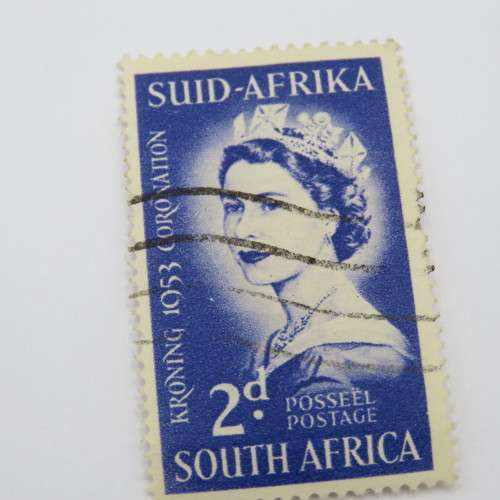 SACC 142 Queen Elizabeth 2d white dot to left of chin - Plus black dots on neck