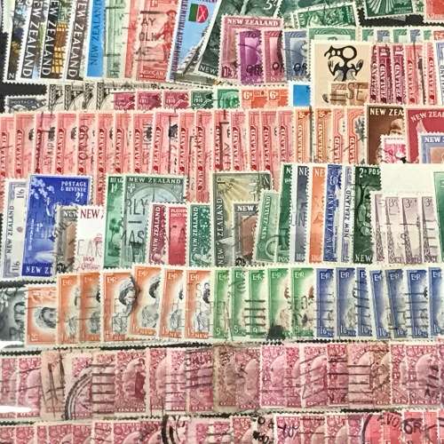 Collection of New Zealand Lot of Unresearched stamps