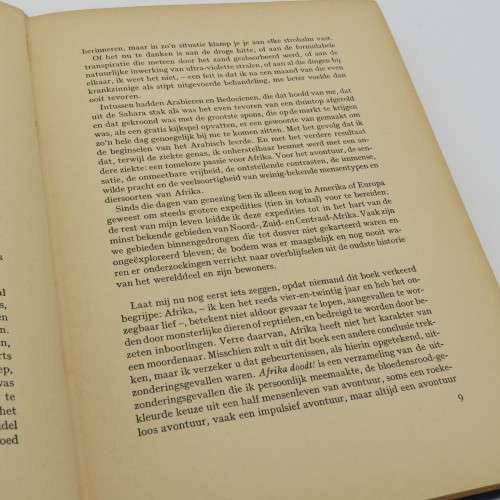 Afrika Doodt! - Avonturen vol Levensgevaar in Donker Afrika by Attilio Gratti - 1953 issue