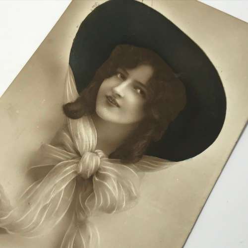 1920 Photo postcard of unknown actress sent from Bridlington to Sheffield
