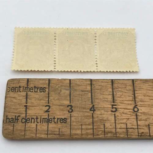 ZAR - SACC 230 unmounted strip of 3 stamps - 1 Shilling