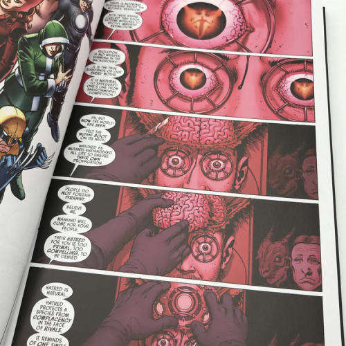 Marvel #122 - Uncanny Avengers, The Red Shadow graphic novel