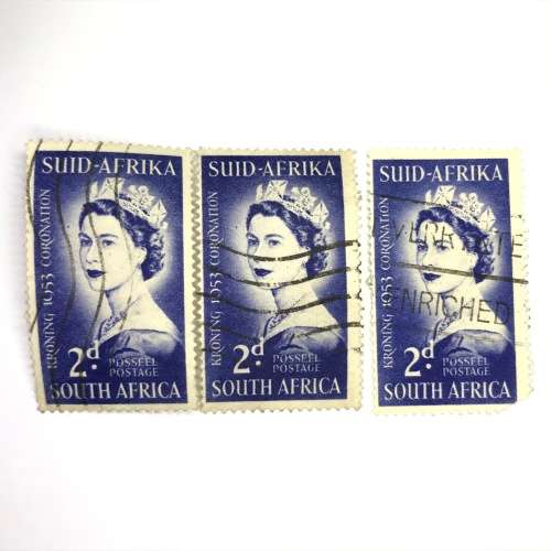 SACC 142 Queen Elizabeth 3 x error stamps with some error - Dark spot to the left of her right eye