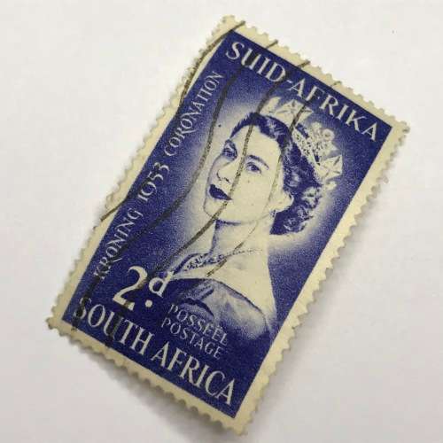 SACC 142 Queen Elizabeth 3 x error stamps with some error - Dark spot to the left of her right eye