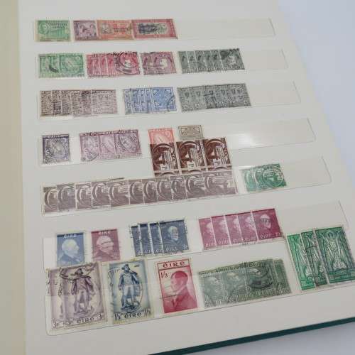 18 Page stamp album with 750 world stamps - Many with rust