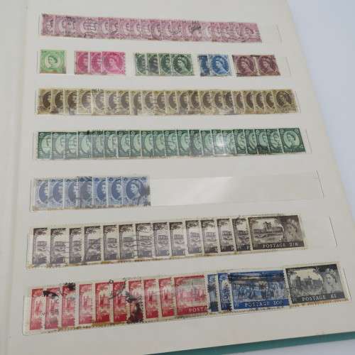 Stamp album with over 1000 world stamps - Many duplicates and some rust