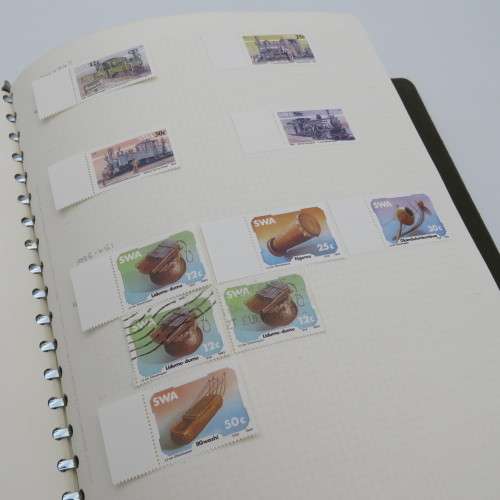 Album with over 1850 stamps - Many mint condition