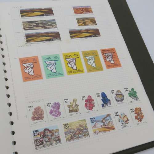 Album with over 1850 stamps - Many mint condition