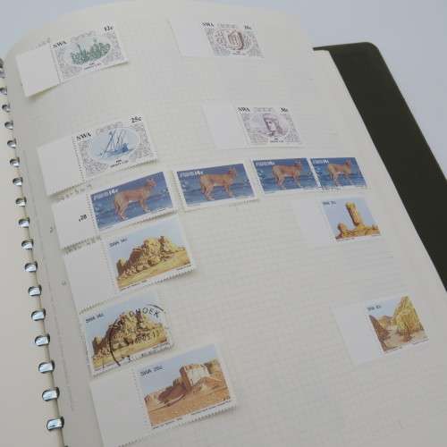 Album with over 1850 stamps - Many mint condition