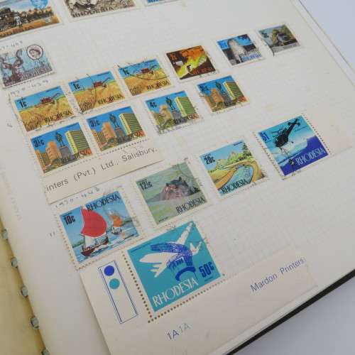 Album with over 1850 stamps - Many mint condition