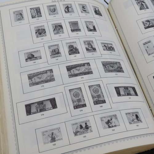 Large old stamp album with over 950 stamps - Many of them uncirculated