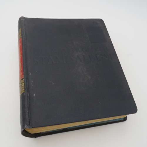 Large old stamp album with over 950 stamps - Many of them uncirculated