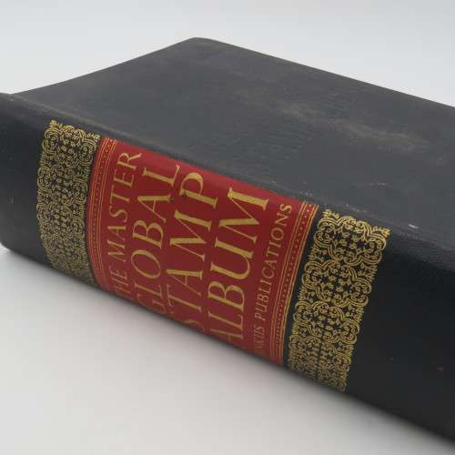 Large old stamp album with over 950 stamps - Many of them uncirculated