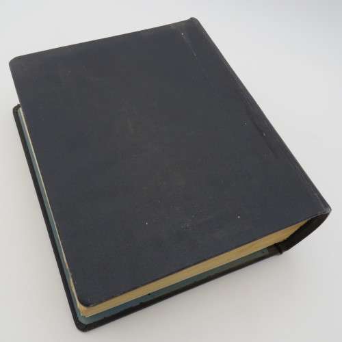 Large old stamp album with over 950 stamps - Many of them uncirculated