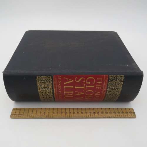 Large old stamp album with over 950 stamps - Many of them uncirculated