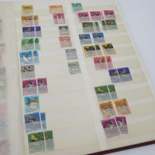Decent stamp album with almost 1000 stamps - Many of them better value stamps