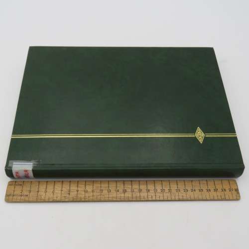 Stamp album with 32 pages - Well over 1000 South Africa stamps - Many mint