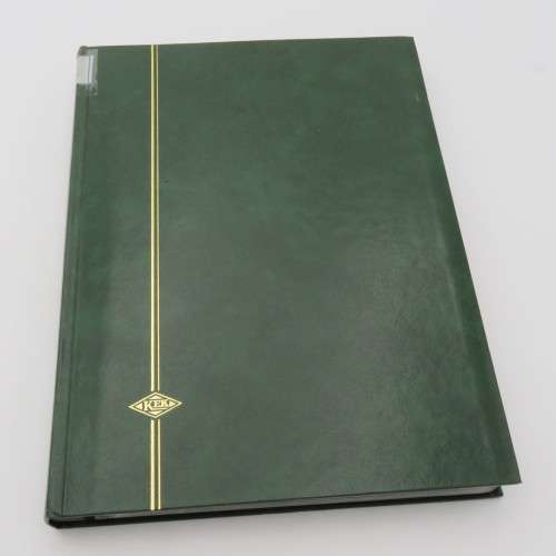 Stamp album with 32 pages - Well over 1000 South Africa stamps - Many mint