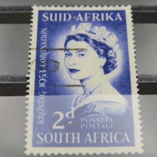 SACC 142 Queen Elizabeth 3 x Error stamps with dots on the left side of her face and chin