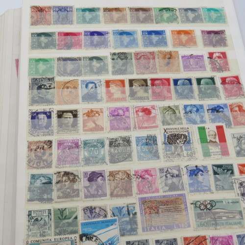 64 Page stamp album with over 2500 world stamps - Not checked