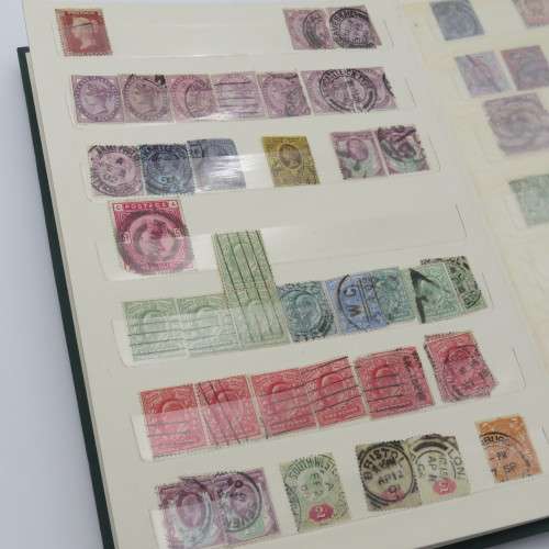 18 Page stamp album with over 700 British stamps - Including penny brown and some scarcer stamps