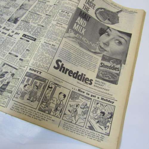Daily Mirror and Sunday Pictorial 1960 magazine