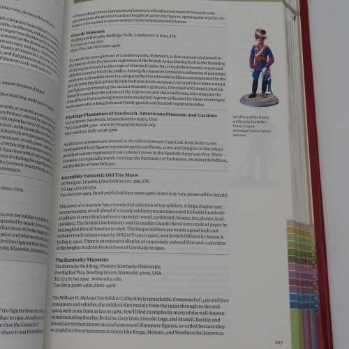 The Essential Guide to Collectables by Alistair McAlphine and Cathy Giangrande
