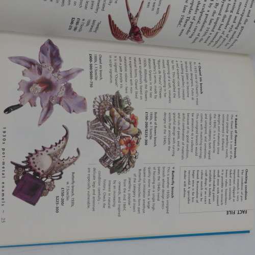 Miller`s Paperweights of the 19th and 20th Centuries collectors guide by Anne Metcalfe