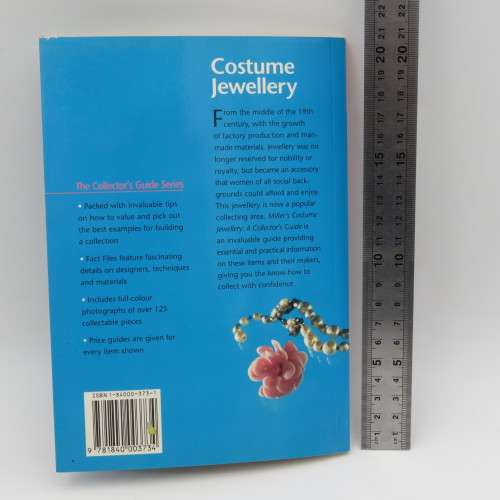 Miller`s Paperweights of the 19th and 20th Centuries collectors guide by Anne Metcalfe