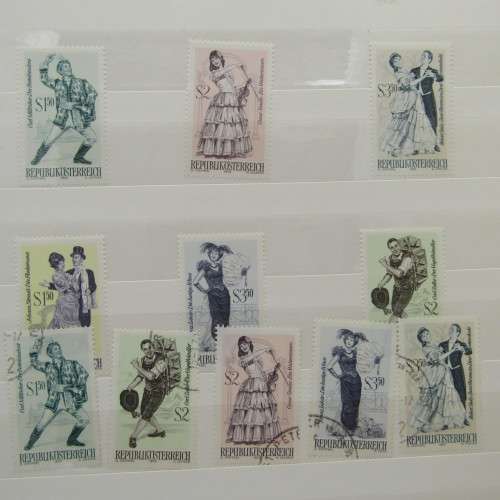 Thematic stamp collection in Top condition book - Almost 200 Art stamps