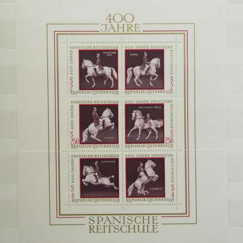 Thematic stamp collection in Top condition book - Almost 200 Art stamps