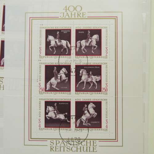 Thematic stamp collection in Top condition book - Almost 200 Art stamps