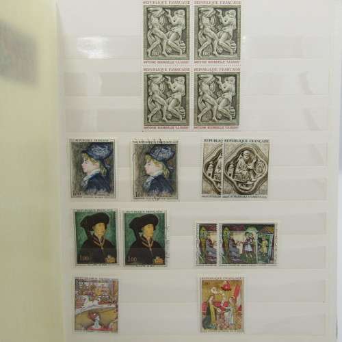 Thematic stamp collection in Top condition book - Almost 200 Art stamps