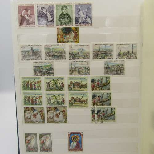 Thematic stamp collection in Top condition book - Almost 200 Art stamps