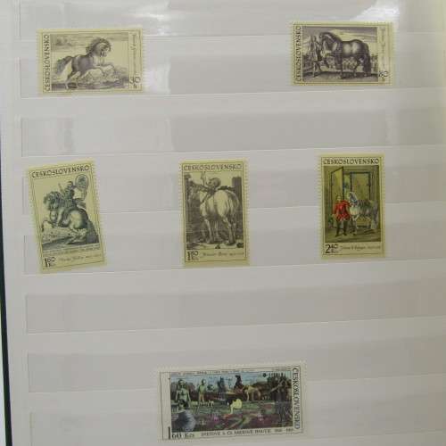 Thematic stamp collection in excellent condition album - Over 120 Art stamps