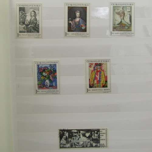 Thematic stamp collection in excellent condition album - Over 120 Art stamps