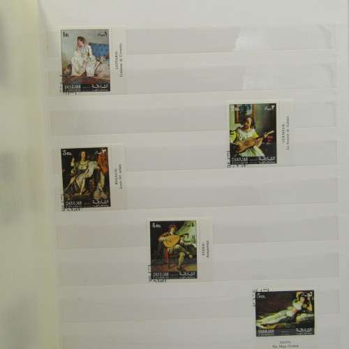 Thematic stamp collection in excellent condition album - Over 120 Art stamps